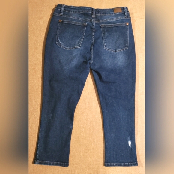 Judy Blue High-Rise Jean Capris Med Wash Denim With Factory Distressing Sz 15/31 - Picture 3 of 12